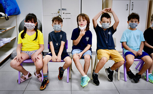 תלמידים חוזרים ללימודים ב-1 בספטמבר 2021 בבית ספר 