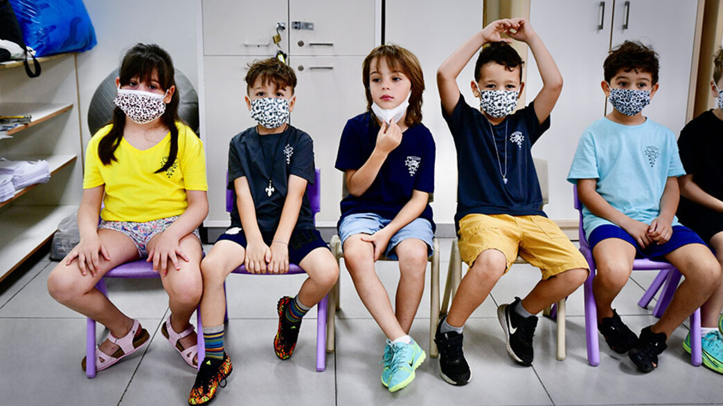 תלמידים חוזרים ללימודים ב-1 בספטמבר 2021 בבית ספר 