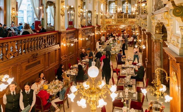 בית קפה ניו יורק בודפשט (צילום: Kit Leong, shutterstock)