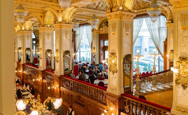 סועדים בית קפה ניו יורק בודפשט