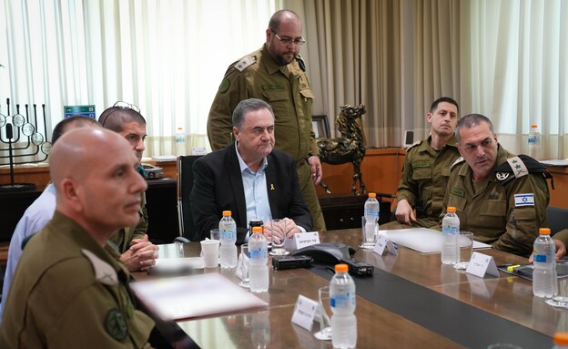 זמיר והשר (צילום: אלעד מלכה, משרד הביטחון)