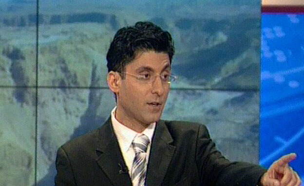 אבי אטינגר רוקד על שתי כתות