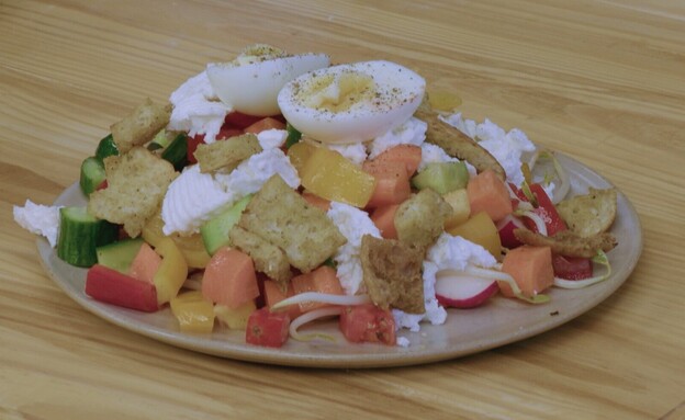 סלט חדר אוכל עם גבינת בארי סלט חדר אוכל עם גבינת בארי