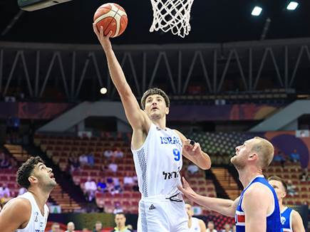 ואז רומן סורקין הגביר הילוך בדרך להצגת ענק (צילום: אלן שיבר)