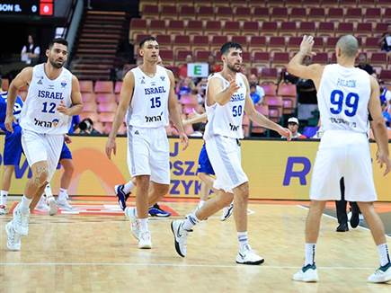 הנבחרת לא אפשרה לאיסלנדים לחזור (צילום: אלן שיבר)