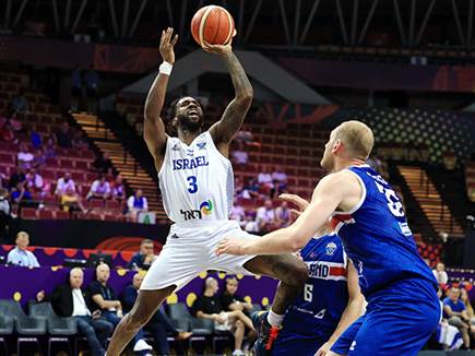 קרינגטון. עדיין לא בעניינים (צילום: אלן שיבר)