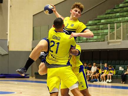 גיא רש ארמן ממכבי תל אביב הלילה מול עדן ג'ינג'י ממכבי ראשון לציו ן (צילום: ספורט 5)