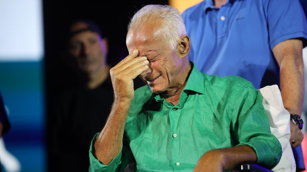 מתי כספי בערב מחווה לפועלו 