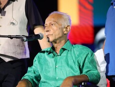 מתי כספי בערב מחווה לפועלו 