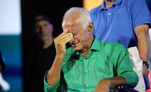 מתי כספי במופע ההתרמה לכבודו (צילום: אלון לוין)