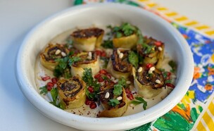 עראייס מגולגל על טחינה (צילום: יעל קצב)