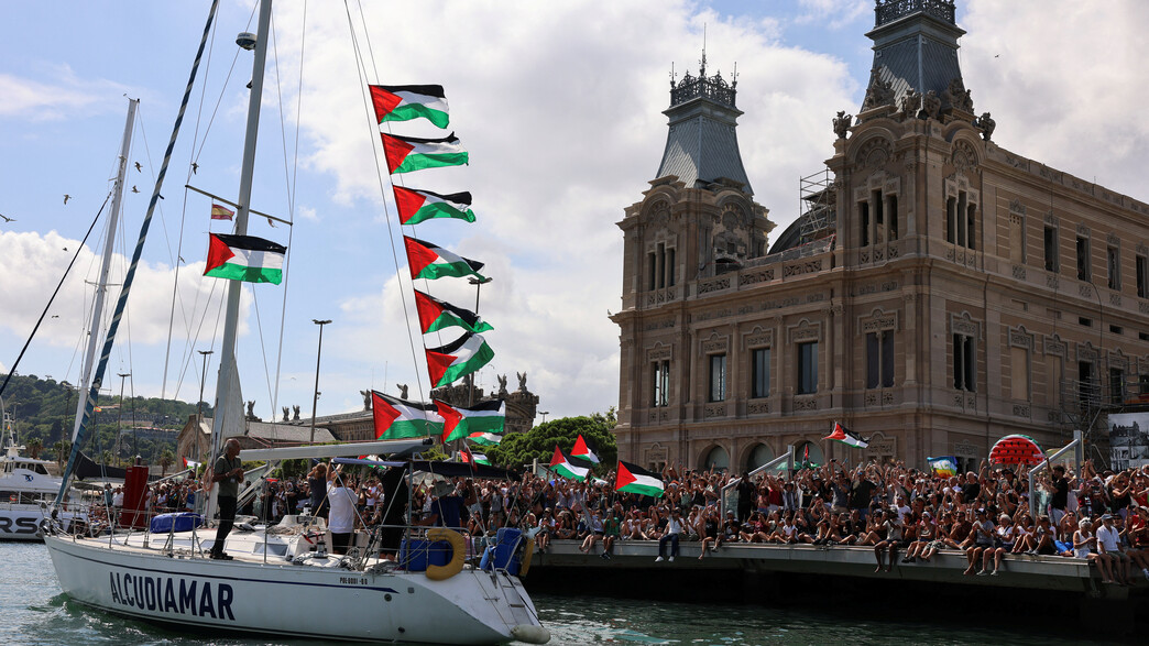 משט החירות השני יוצא מברצלונה בדרכו לעזה משט החירות השני יוצא מברצלונה בדרכו לעזה