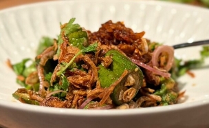 סלט מלפפונים שבורים. סאנה (צילום: לין לוי, mako אוכל)