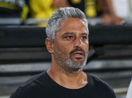 “אני לפעמים סופג אש“. יצחקי (דני מרון)