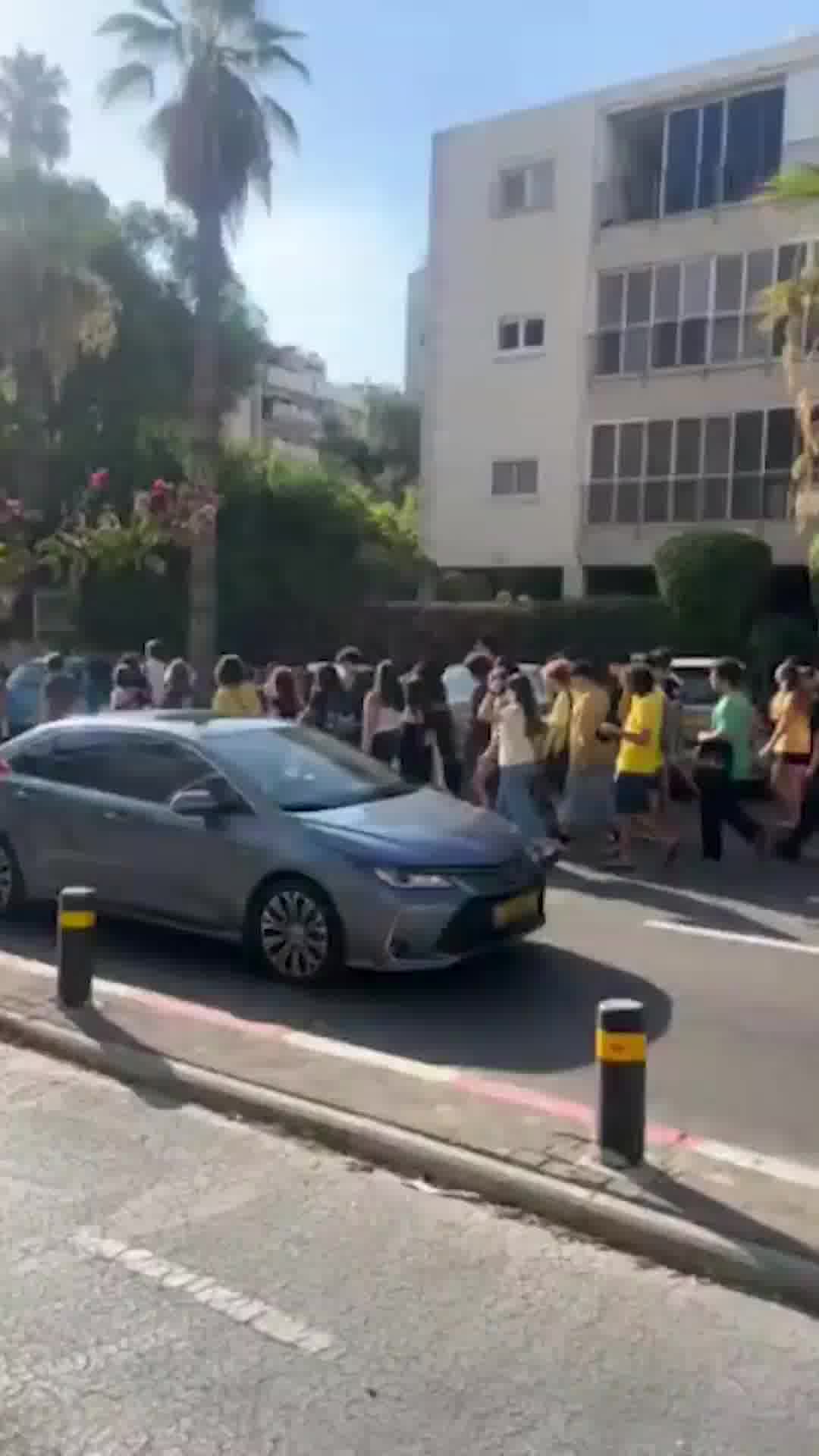 בפתיחת שנת הלימודים: מחאת תלמידים למען השבת החטופים בגבעתיים