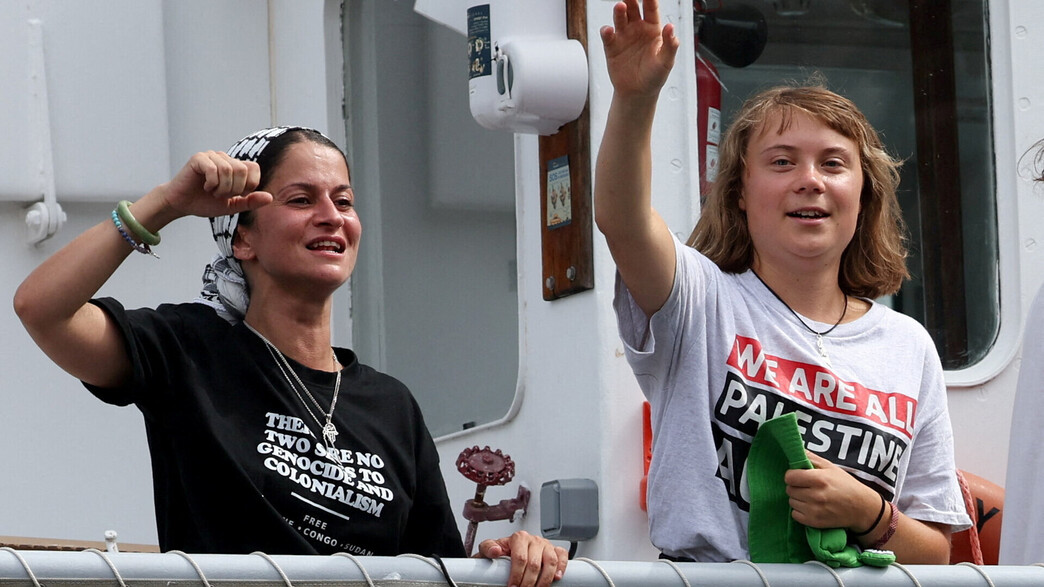 גרטה ת'ונברג מפליגה עם המשט מברצלונה לעזה