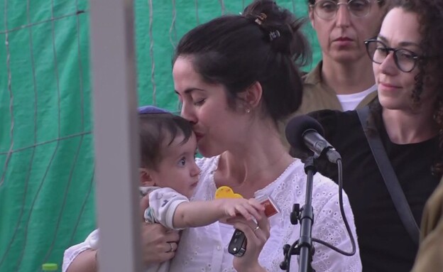 ברברה אלמנתו של אריאל ז"ל סופדת מעל קברו