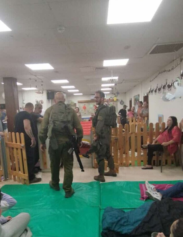 תמונה מהגן באדיבות קיבוץ ניר יצחק בליל ה 7-10 תמונה מהגן באדיבות קיבוץ ניר יצחק בליל ה 7-10