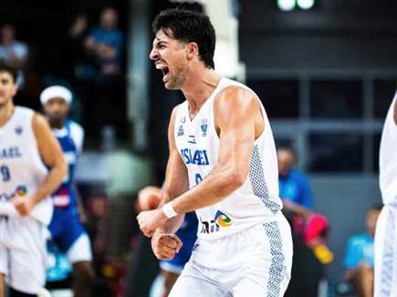 מיס מאצ` מהלך. אבדיה (FIBA) (צילום: ספורט 5)