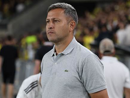 הרכיב הגנה, אבל סובל מההתקפה. פלורס (דני מרון) (צילום: ספורט 5)