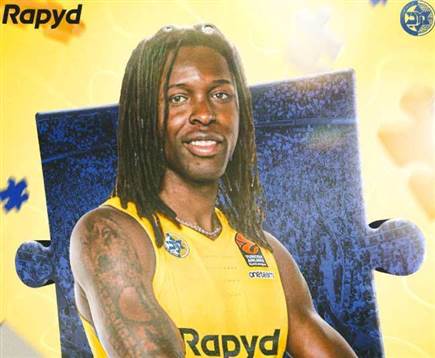 השלים את הפאזל. אומורי (מכבי ת“א) (צילום: ספורט 5)