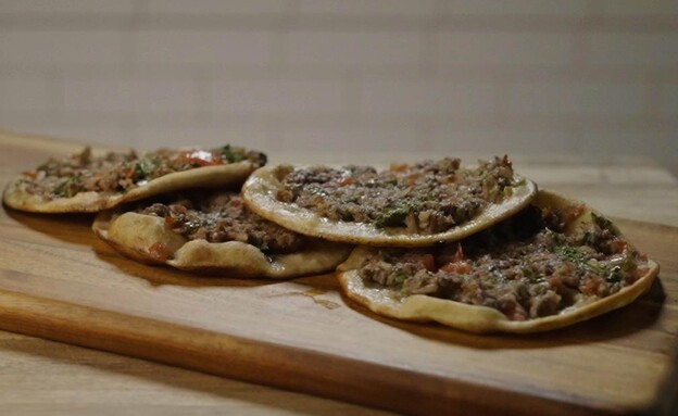 לחמה בעג'ין לצד סלט גרגיר של הילה אבידן (צילום: מאסטר שף, קשת 12)