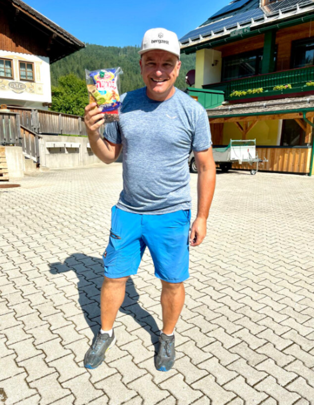 מארז עם במבה וחטיפים מישראל