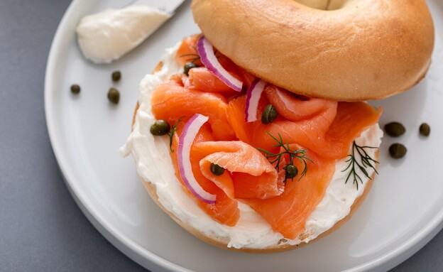 בייגל עם סלמון וגבינת שמנת בייגל עם סלמון וגבינת שמנת