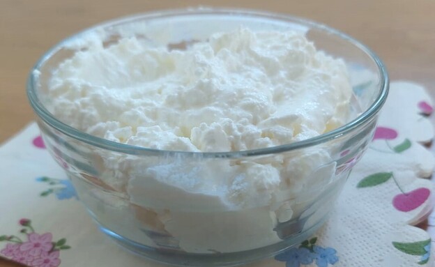 גבינת שמנת ביתית. שני מרכיבים בלבד גבינת שמנת ביתית. שני מרכיבים בלבד