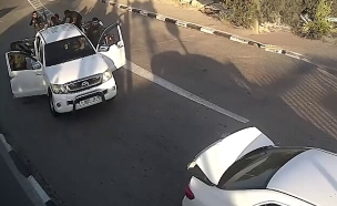 מחבלים בשביעי באוקטובר במושב יכיני (צילום: דוברות המשטרה)