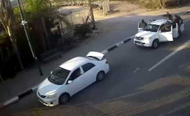 מחבלים בשביעי באוקטובר במושב יכיני (צילום: דוברות המשטרה)