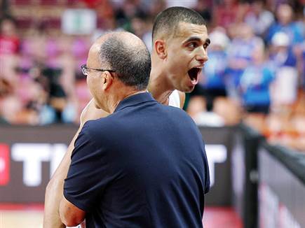 עם בית הלחמי. “סומך עליו“ (אלן שיבר) (צילום: ספורט 5)