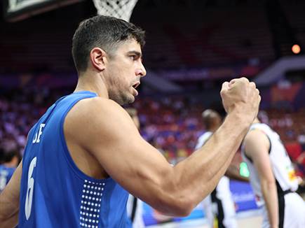 שגב התחיל ריצת 1:18 גדולה עם אלי-אופ (צילום: אלן שיבר)