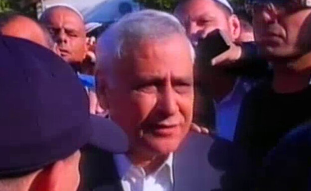 "הוא יושב שם בחדר ולא יוצא". כלא מעשיהו,