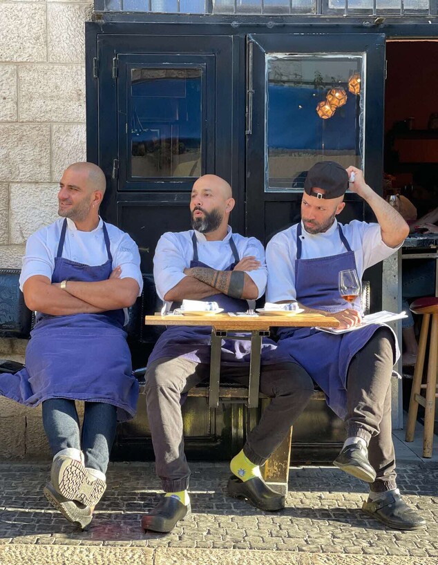 הצוות של מחניודה יתארח בדה פקטו הצוות של מחניודה יתארח בדה פקטו