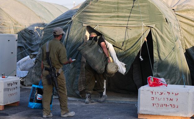 חיילי מילואים מתייצבים (צילום: פלאש 90)