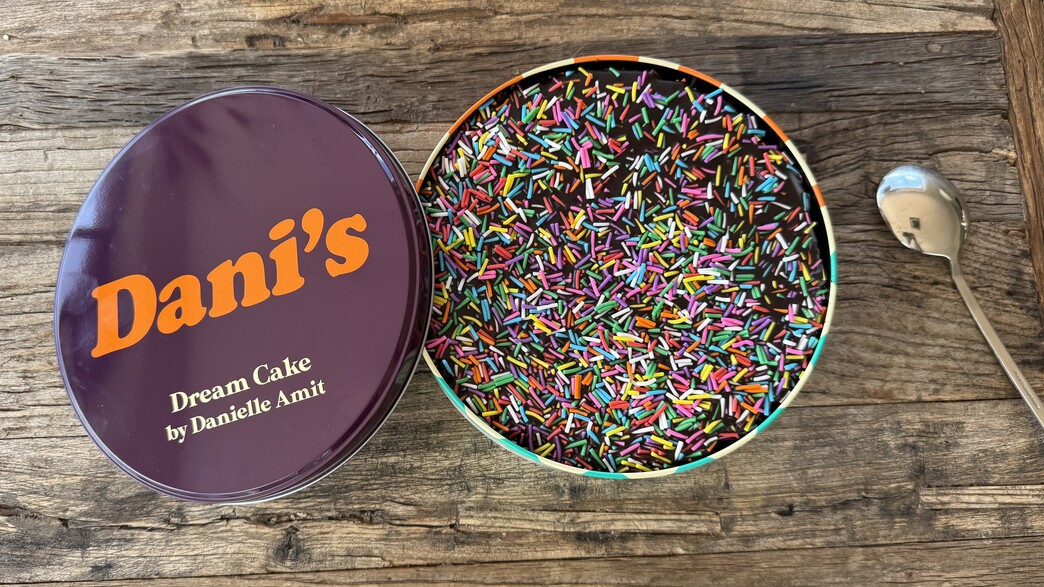 עוגת שוקולד של דניאל עמית. מיועדת לאכילה בכפית