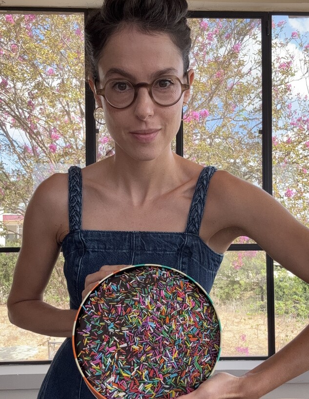 עוגת שוקולד של דניאל עמית. בערך 90 גרם שוקולד