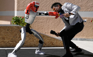 רובוט מתאגרף באולימפיאדת הרובוטים ביוון