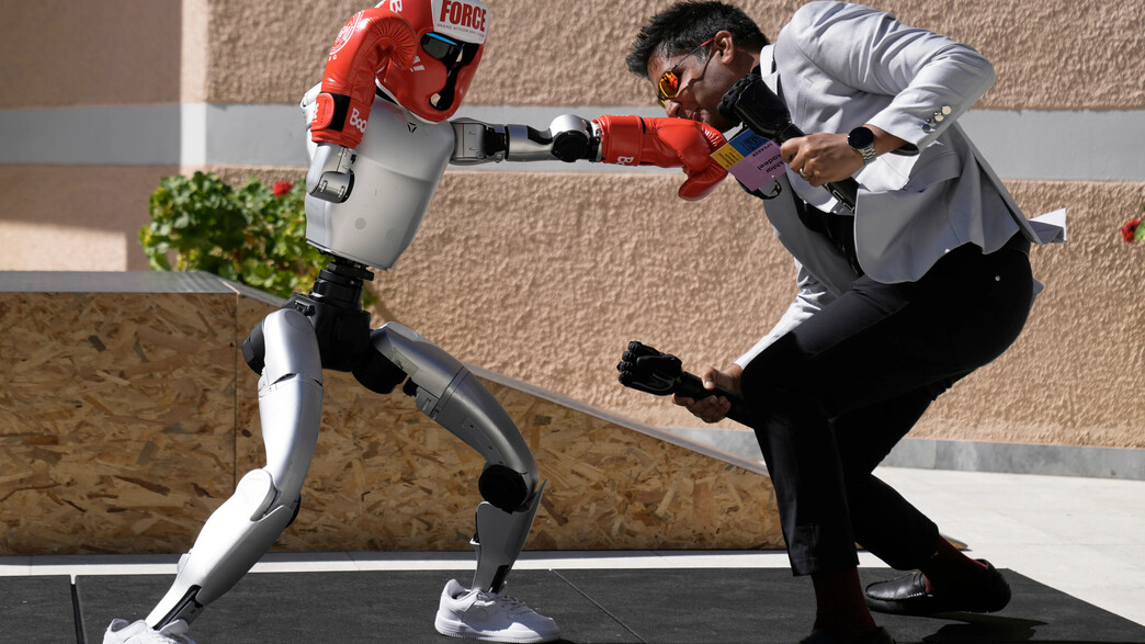 רובוט מתאגרף באולימפיאדת הרובוטים ביוון