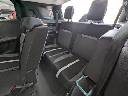 שורה שלישית לילדים בלבד ותשכחו מתא מטען (צילום: ספורט 5)