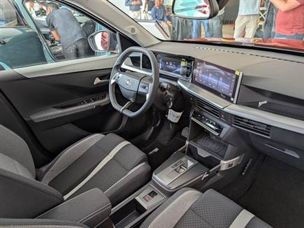 רשימת אבזור טובה, אך איכות החומרים לא גבוהה (צילום: ספורט 5)