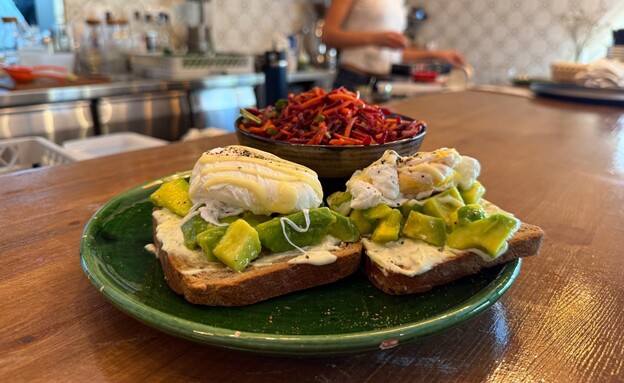 אגס בנדיקט. ללה קפה אגס בנדיקט. ללה קפה