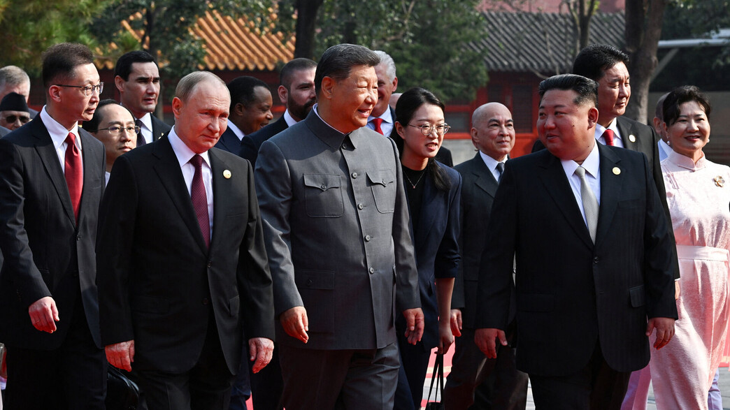 נשיא סין שי עם פוטין וקים ג'ונג און