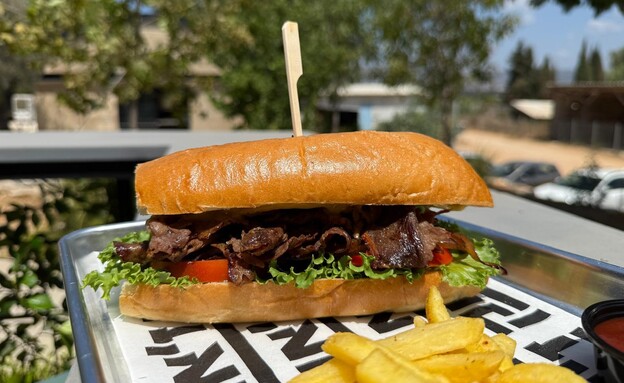 כריך מינוט סטייק. ז'אק כריך מינוט סטייק. ז'אק