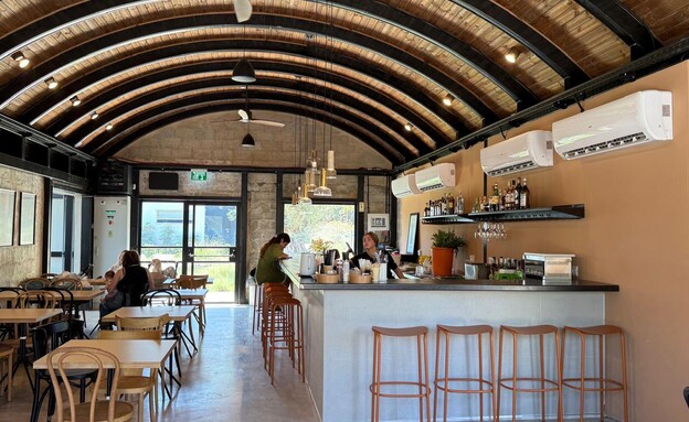 כאן יהיה ביסטרו. ז'אק כאן יהיה ביסטרו. ז'אק