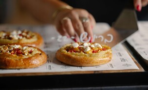 שבלולי בריוש. ז'אק (צילום: שחר יורמן, תיאטרון "סיקרא" באשקלון)