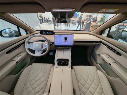 תא נוסעים איכותי ורשימת אבזור נוחות עשירה