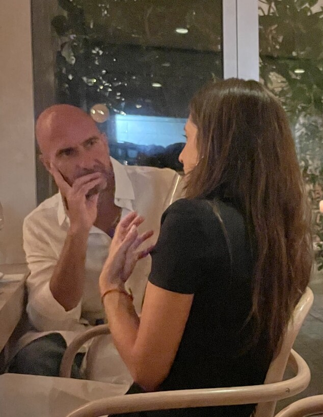 אחרי הגירושים: אסי כהן צמוד לבחורה אנונימית בדייט לילי