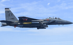 אחד המטוסים שהותאם להם הנשק (צילום: U.S. Air Force photo by Staff Sgt. Thomas Barley)